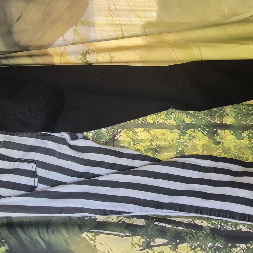 Hot Topic Black and White Striped Kids Jeans - Picture 3 of 3